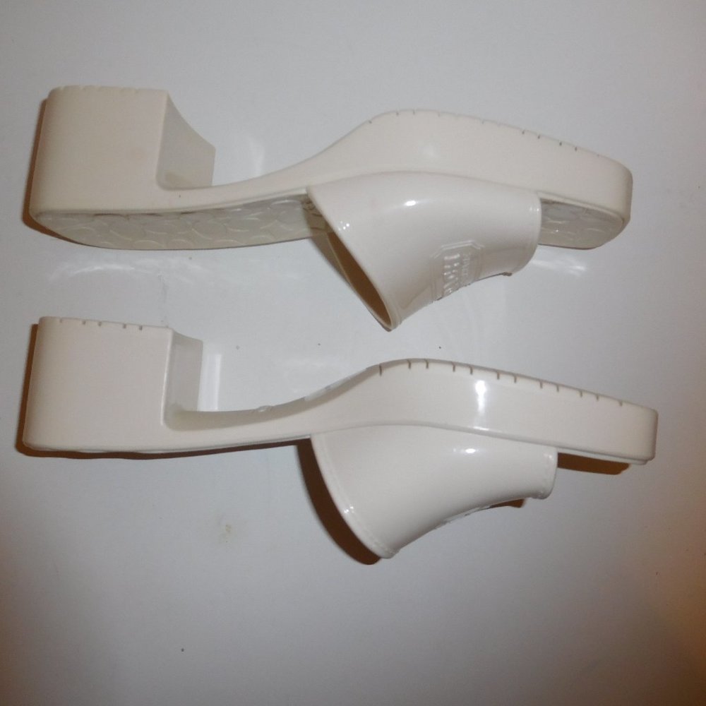Coach Scarlett Off White/Cream Rubber Slides—Size 10B   NWOT